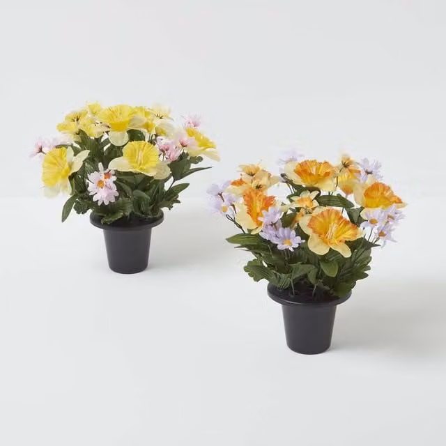 Homescapes Set of 2 Multi-Coloured Artificial Daisy and Daffodil Flowers in Grave Pots