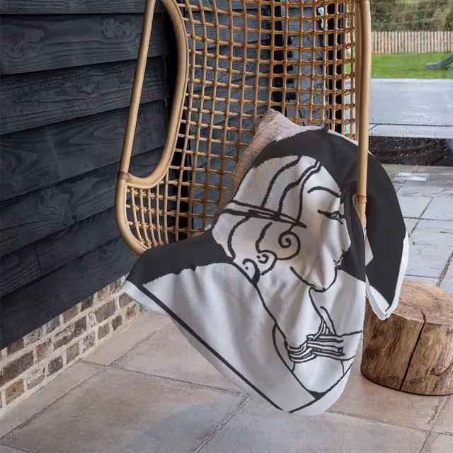 Benjamin Tate Design Art Deco Woman Fleece Blanket in Black and Beige, W/D/H: 120 x 150 cm