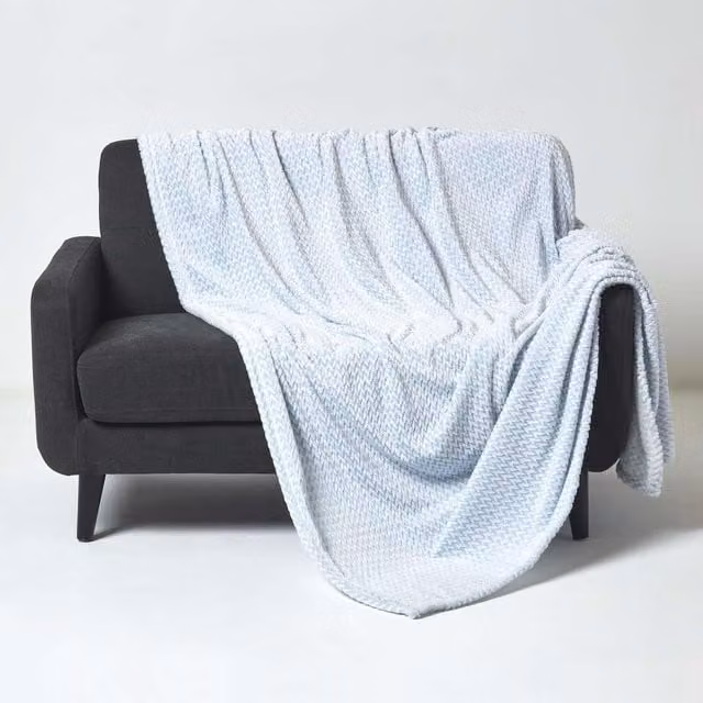 Homescapes Mora Faux Fur Velvet Throw in Blue and Beige, 200 cm