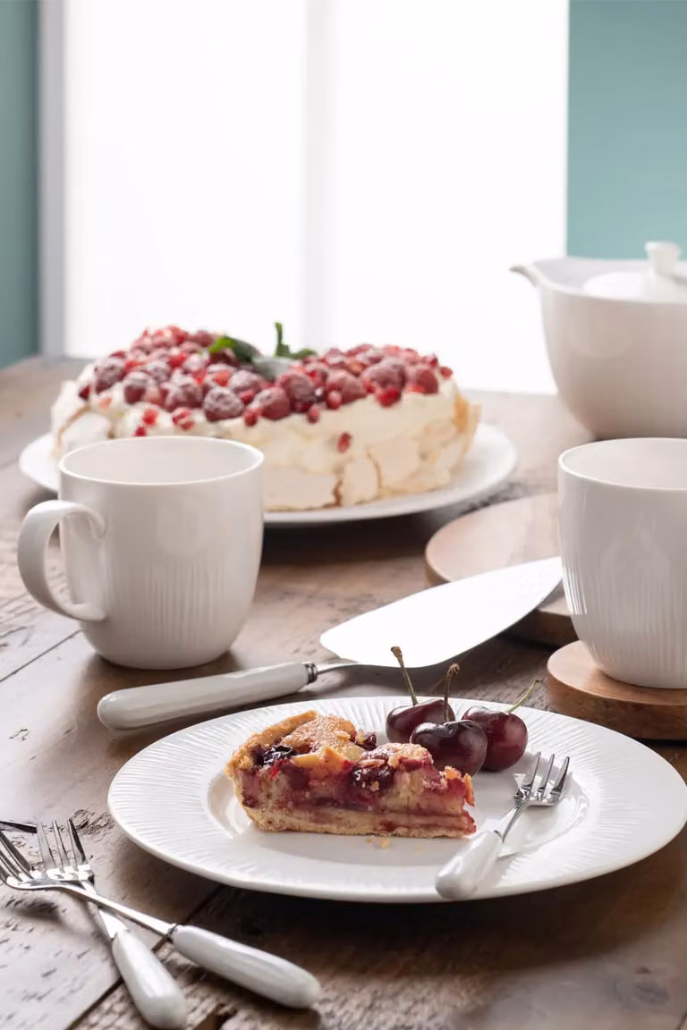 Belleek Living Erne White Striped Porcelain Pastry Set