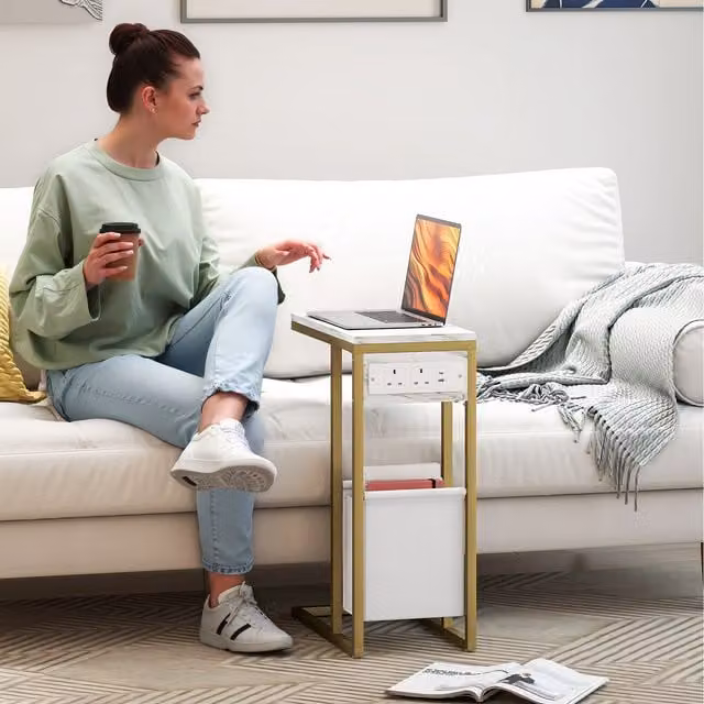 HOMCOM Modern C Shaped Side Table with Charging Station in White and Gold
