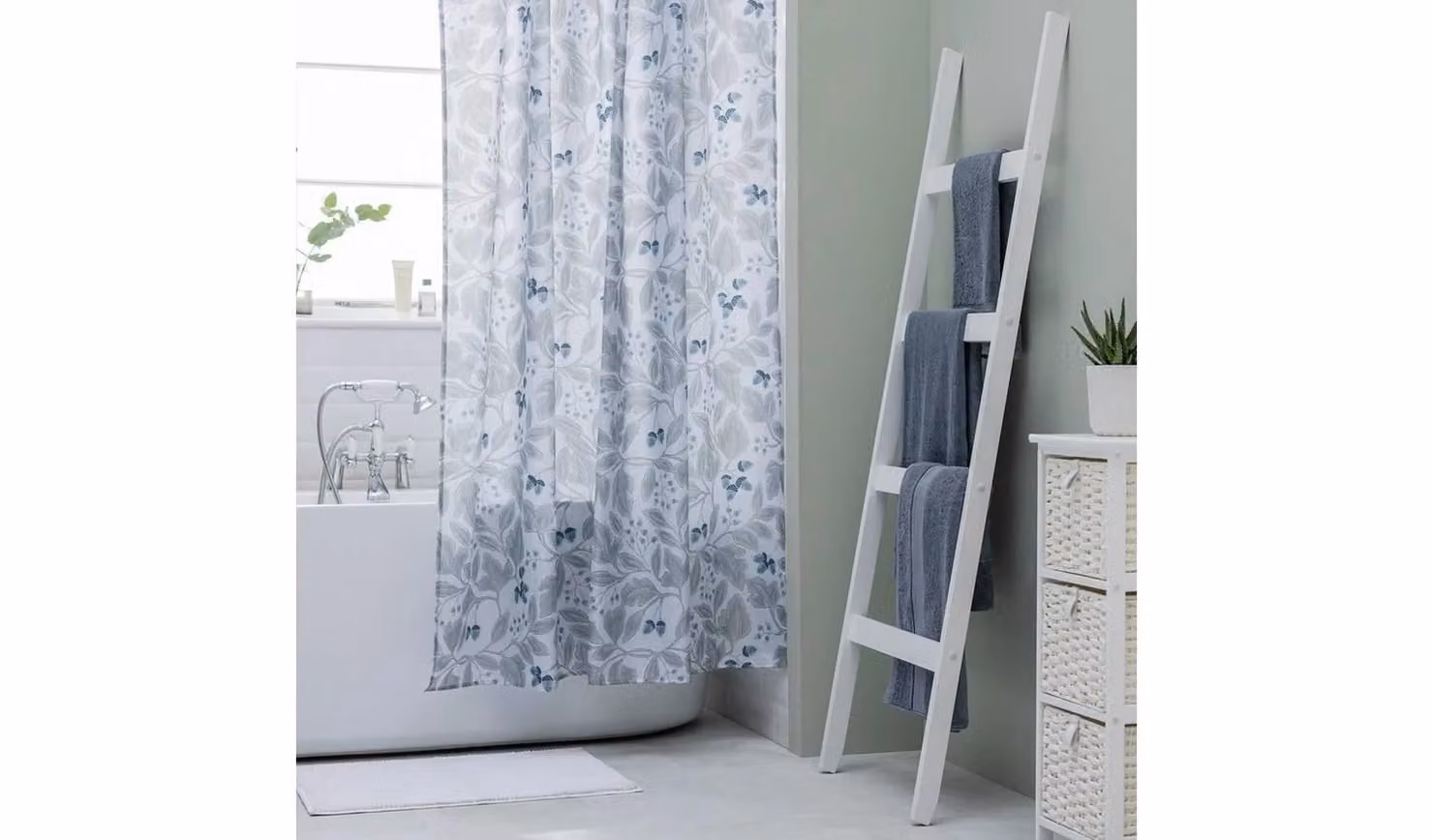 Cheap Furniture Warehouse White Lacquered Wall Mounted Towel Ladder Bathroom Storage Organiser Rack
