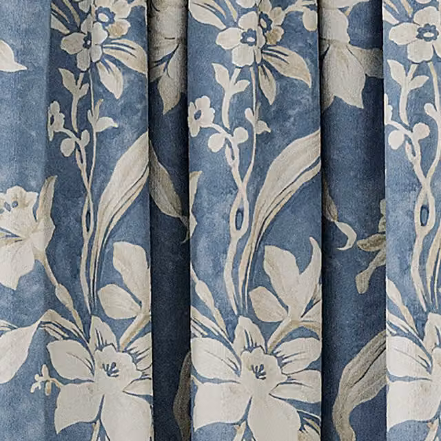 V&A Daffodil Dreams Blue Floral Cotton Lined Curtains, W: 228.6 cm, H: 182.88 cm – 1