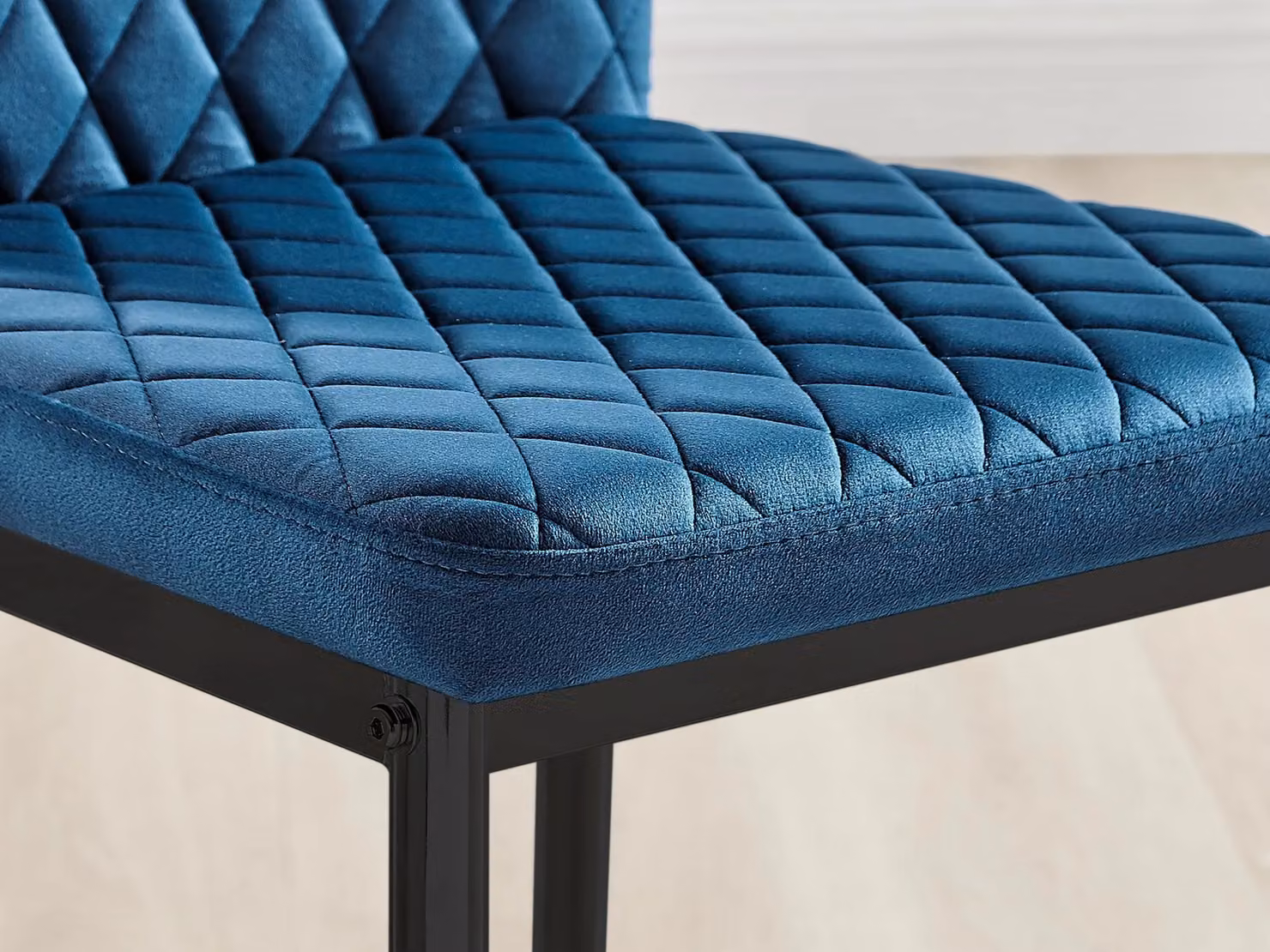 FurnitureboxUK Novara Round Glass Dining Table and 4 Navy Velvet Milan Chairs with Black Legs – 5