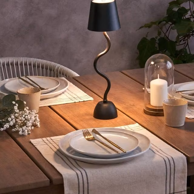 Wyld and Coco Black Metal Table Lamp with Wireless Charging, Touch Dimmer and USB Port – 1