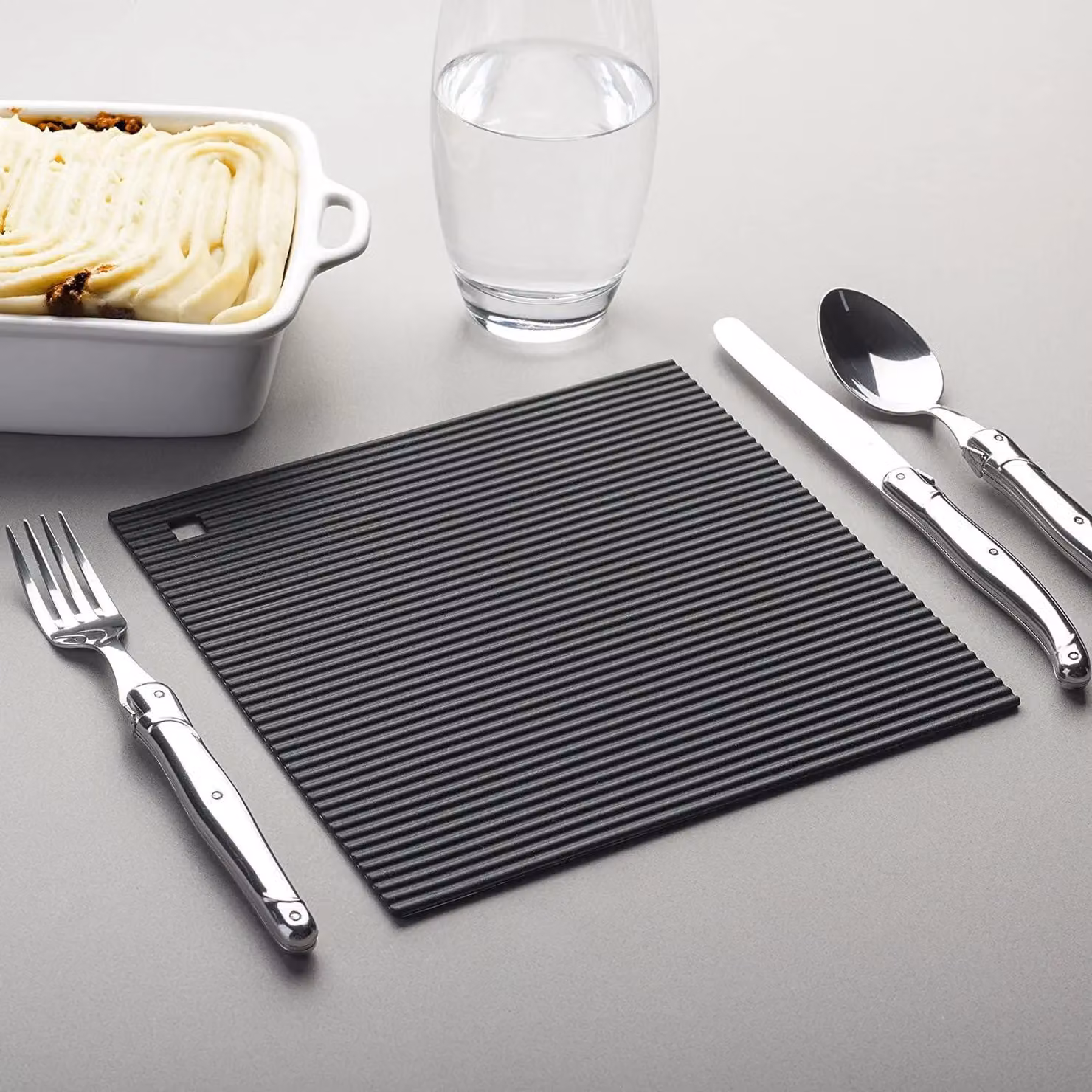 Zeal Silicone Square Non-Slip Hot Mat Trivet with Hanging Loop, Black, 22 cm – 3