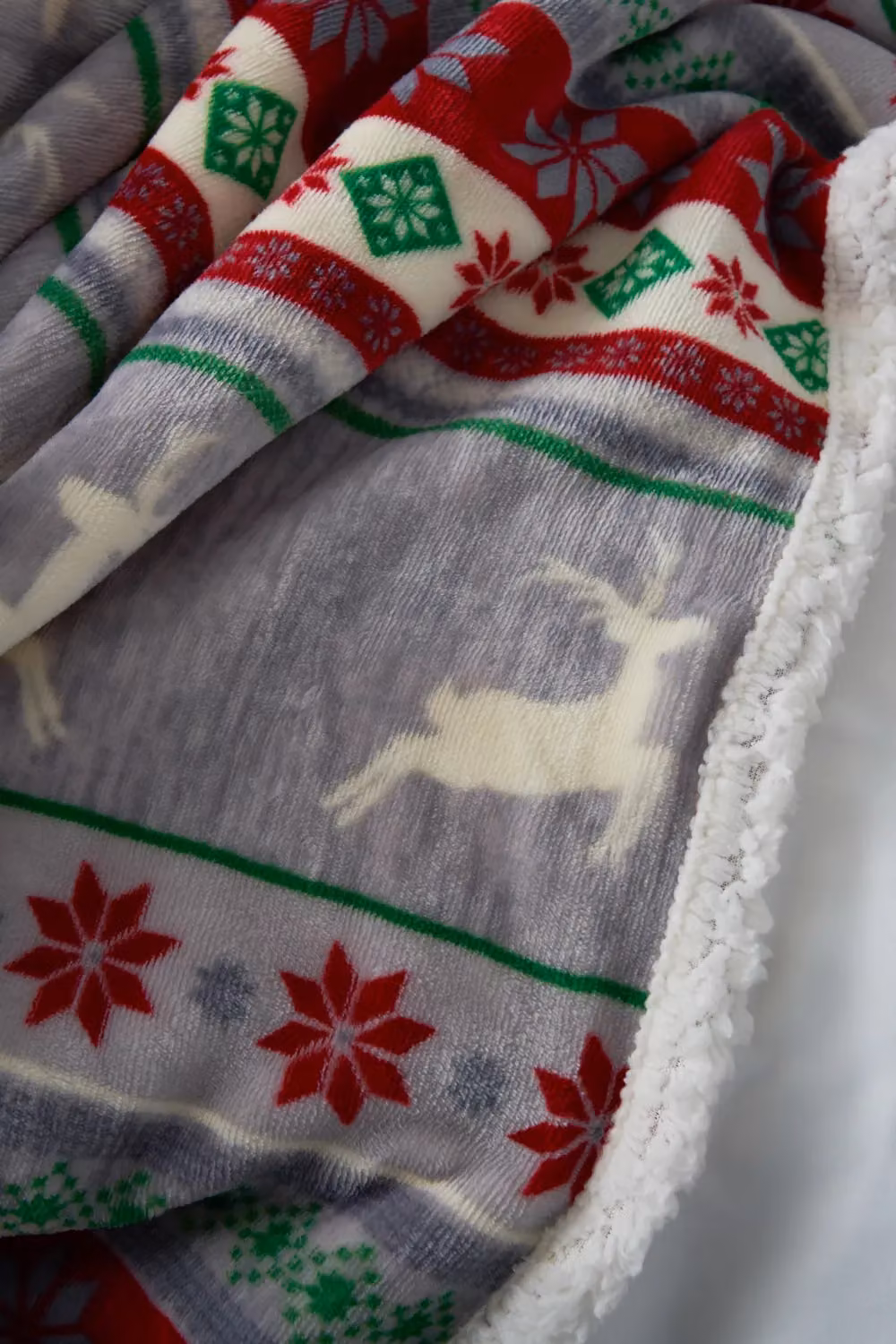 BHS Christmas Stag Striped Fleece Throw in Grey, Red and Green, W: 140 cm, D: 180 cm – 3