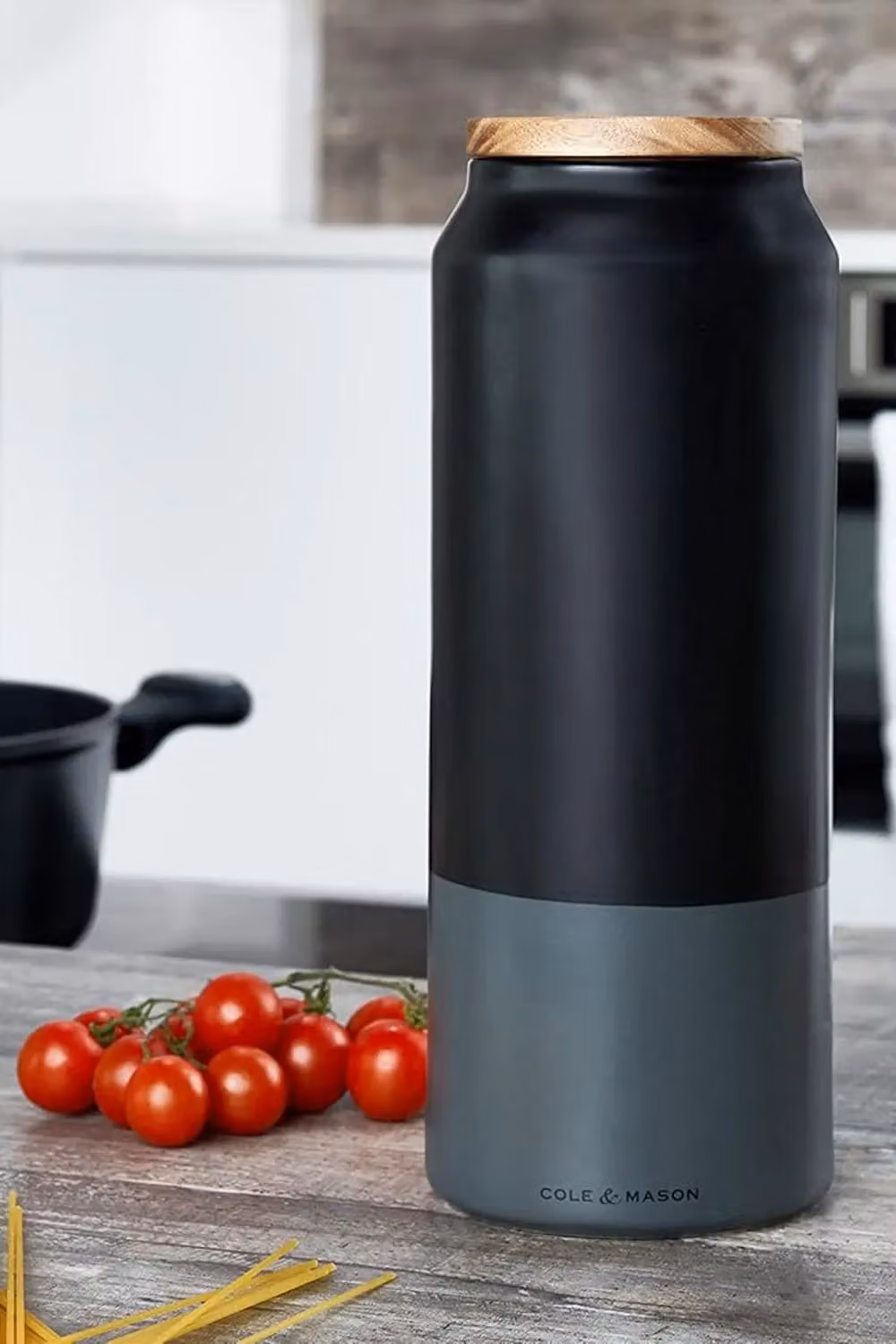 Cole & Mason Hinxton Large Airtight Ceramic Storage Jar with Wooden Lid in Black – 2