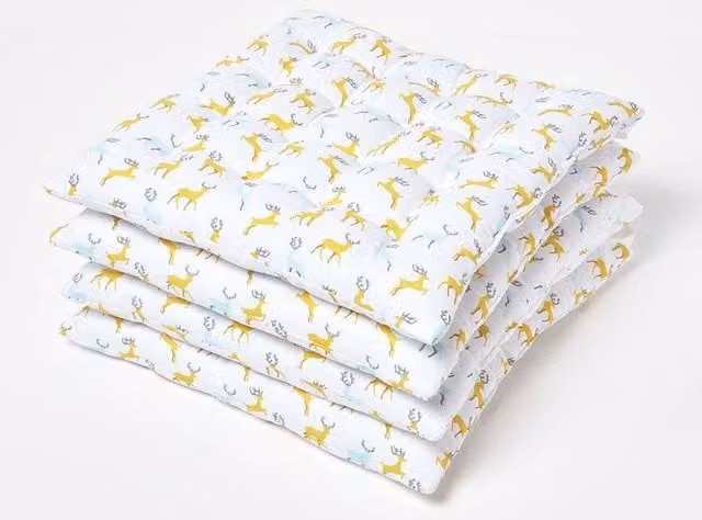 Homescapes Set of 4 Christmas Stag Pattern Cotton Seat Pads in Grey, Yellow and White, W/D/H: 40 x 40 x 6.5 cm