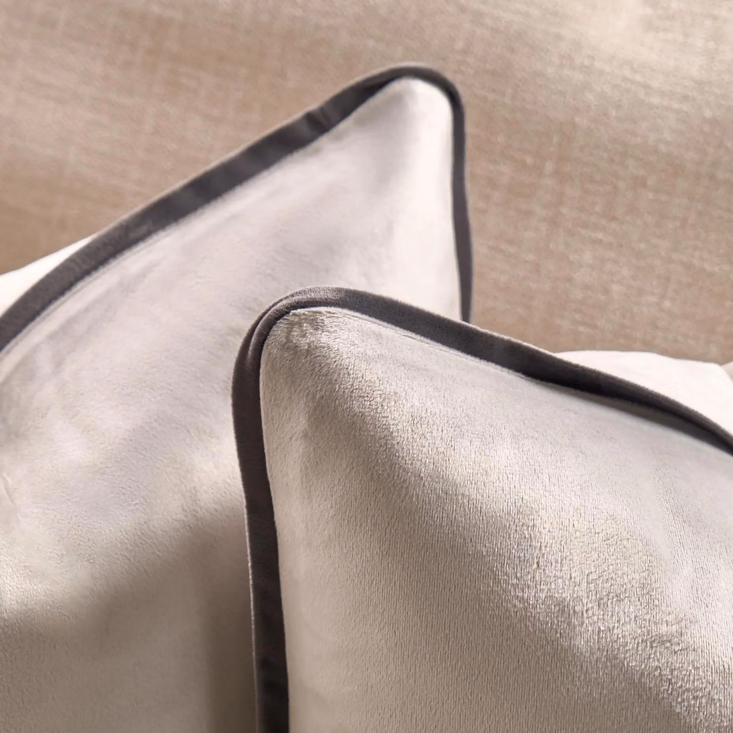 OHS 2 Pack Matte Velvet Piped Cushion Covers in Light Grey, W x D: 45 x 45 cm – 3