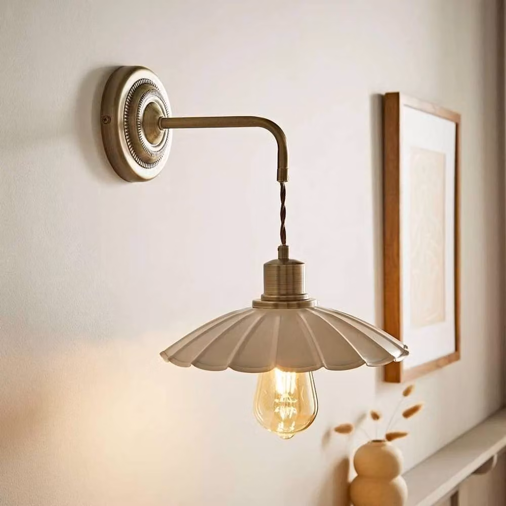 PAWNORA Metal Scallop Wall Light in Cream and Gold/Brass – 2