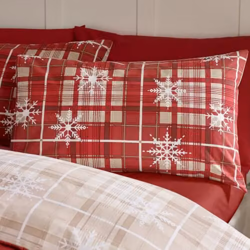 Catherine Lansfield Christmas Scandi Check Reversible Duvet Cover and Pillowcase Set, Red, W/H: 200 x 200 cm, Pillowcase: 50 x 75 cm – 2