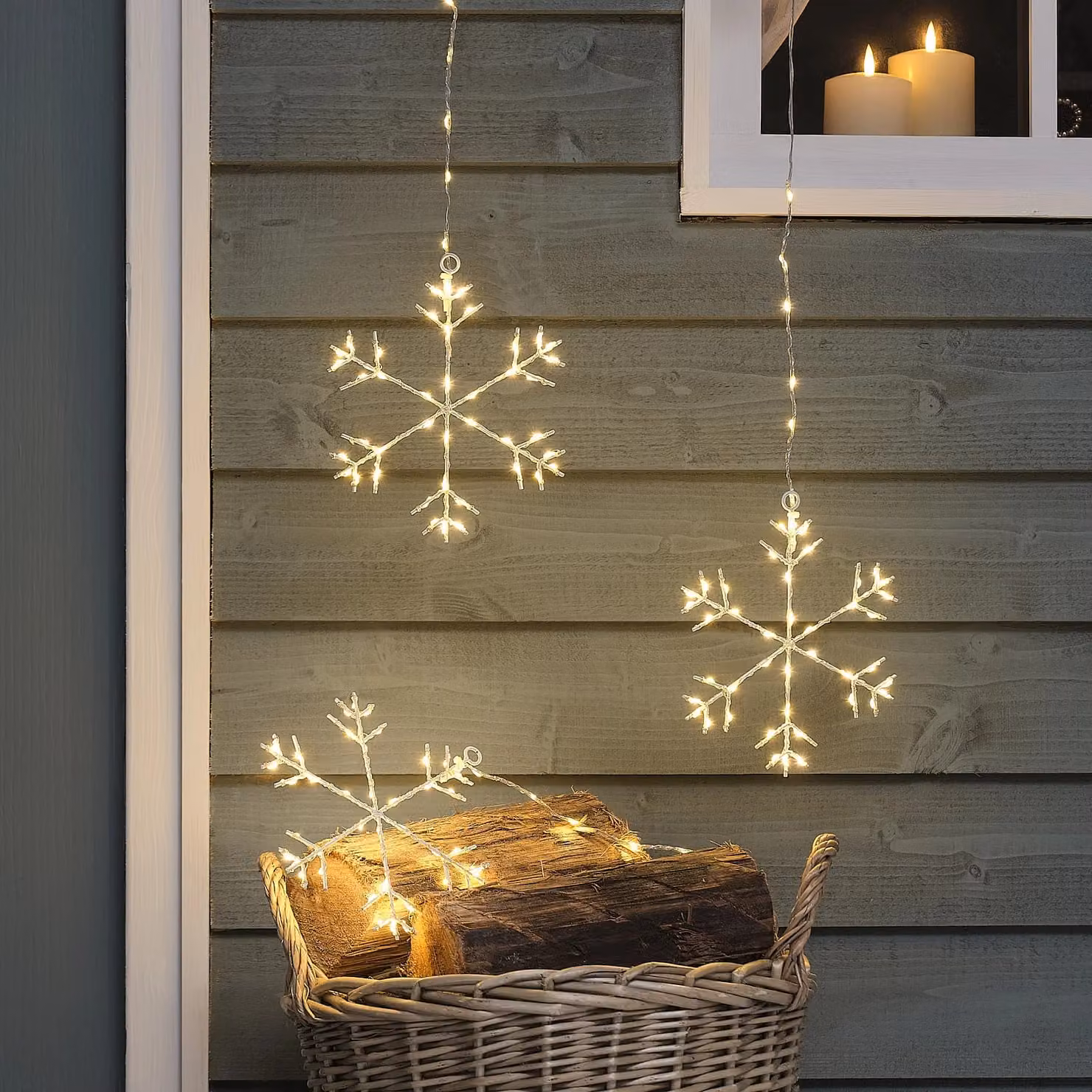 3 Hanging Osby Snowflake LED Outdoor Lights in White and Transparent with Timer