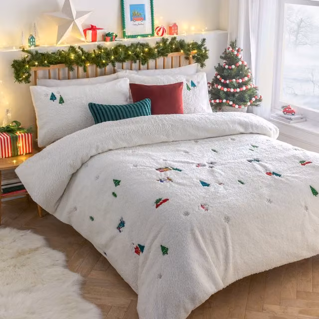 Make It A Home Christmas Together Festive Duvet Cover Set, Snow, White and Multicolour, W: 140 cm, L: 200 cm