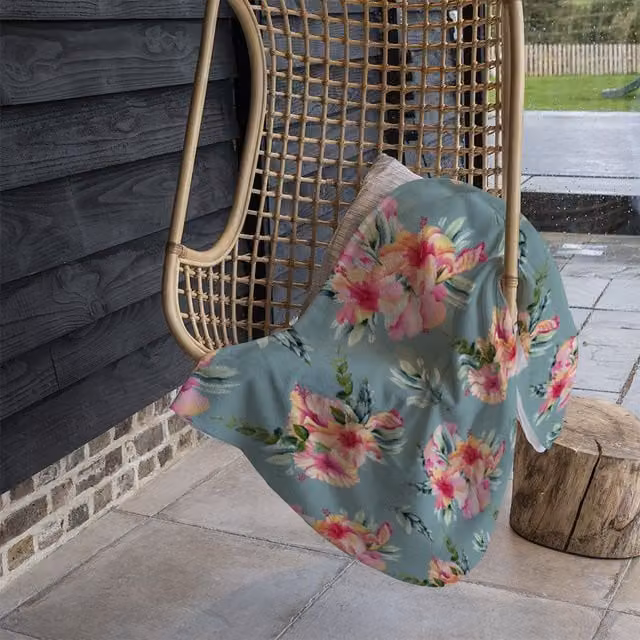 Benjamin Tate Design Pink Floral Fleece Blanket in Pink and Sand, W/D/H: 120 x 150 cm – 1