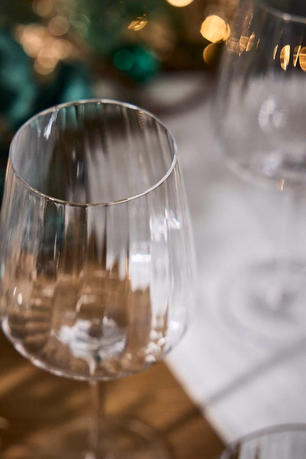 Dibor Set of 4 Ribbed Transparent Glass Wine Goblets – 3