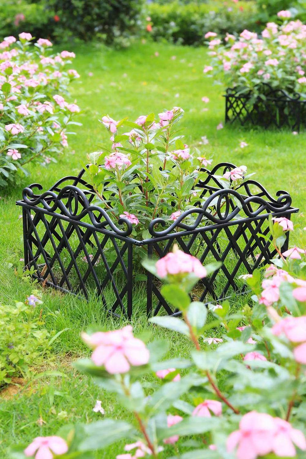 Living and Home 4-Piece Interlocking Black Plastic Decorative Garden Fence and Path Edging Panels – 2