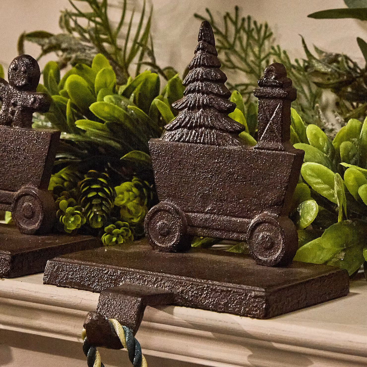Dibor Antique Brown 4 Section Train Christmas Stocking Holder Set in Metal – 3