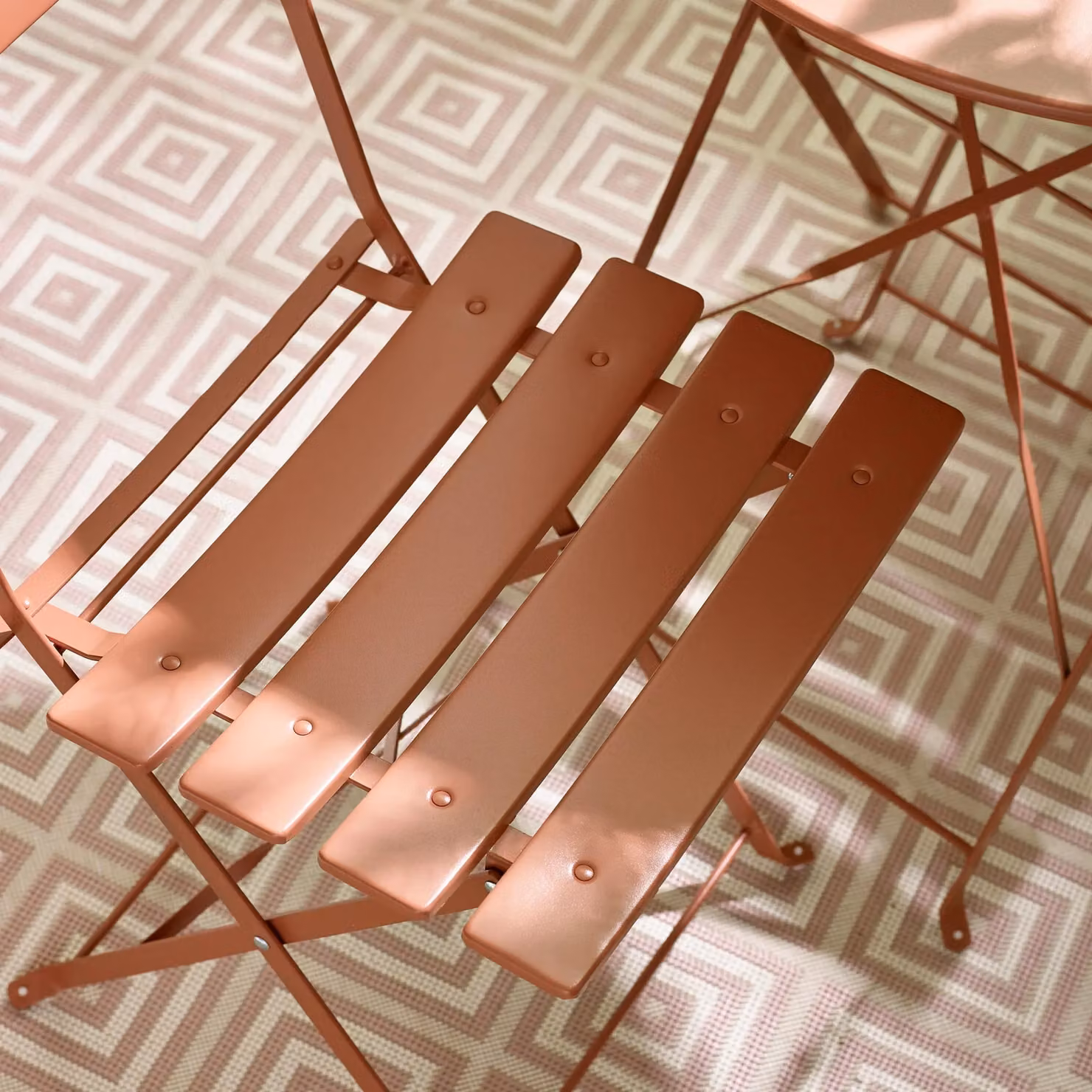 FurnitureboxUK Cabo 2 Seater Metal Bistro Set with Round Table in Matt Dusty Pink – 2