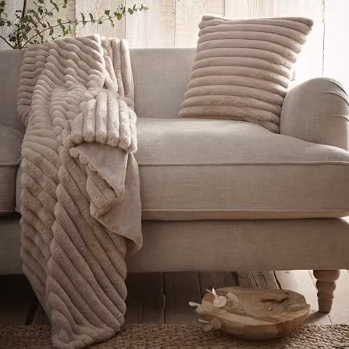 Appletree Faux Fur Quilted Throw in Beige and Sand, W/D/H: 180 x 130 cm – 2