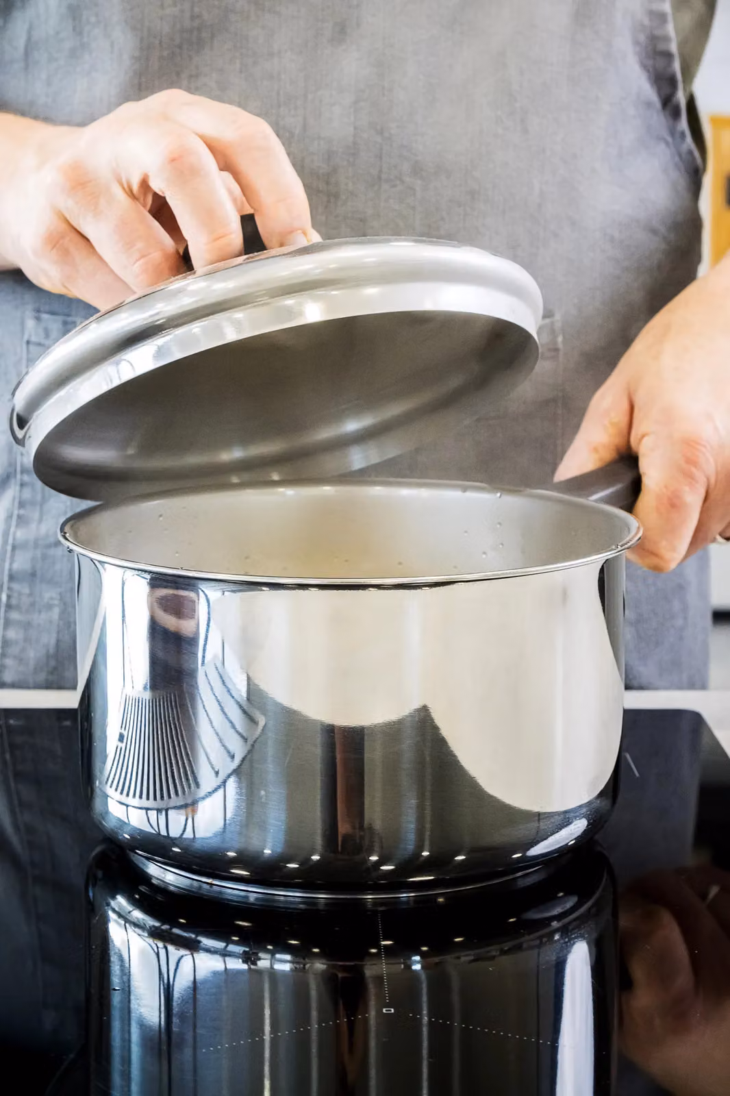 KitchenCraft Stainless Steel Extra Deep Saucepan with Lid, Silver, 20cm – 3