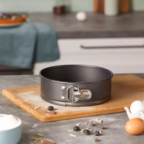 MasterClass Non-Stick Carbon Steel Springform Loose Base Cake Tin, Grey, Diameter: 20 cm – 9