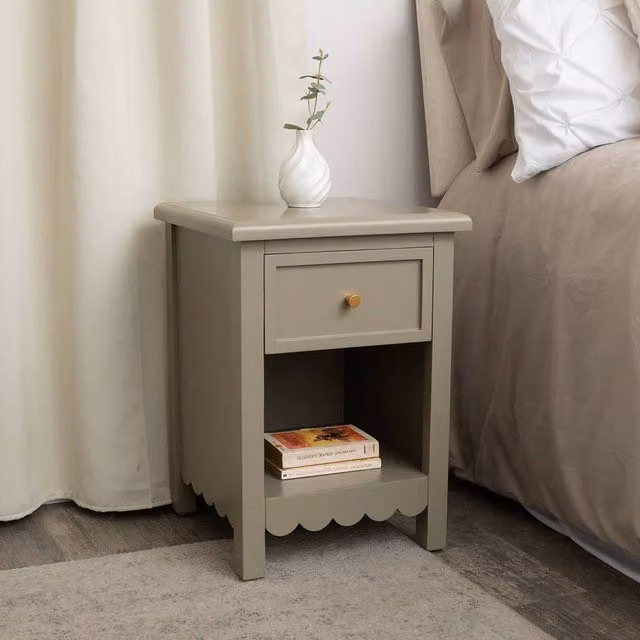 Melody Maison One Drawer Scalloped Bedside Table in Grey and Gold – 1