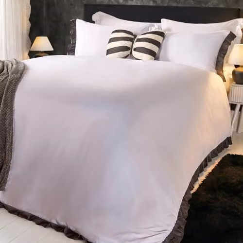 OHS Microfibre Duvet Cover and Pillowcase Set with Frill Edge, White and Black, W/D/H: 180 x 200 cm, Pillowcases: 50 x 75 cm – 2